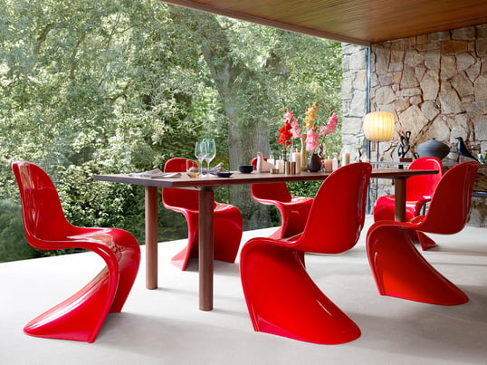 Ende der 90er Jahre entstand in Zusammenarbeit mit Verner Panton die letzte von ihm autorisierte Version des Stuhles, den wir heute als Design-Ikone kennen.